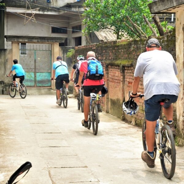 Access Hidden Places in Hanoi bicyle tour