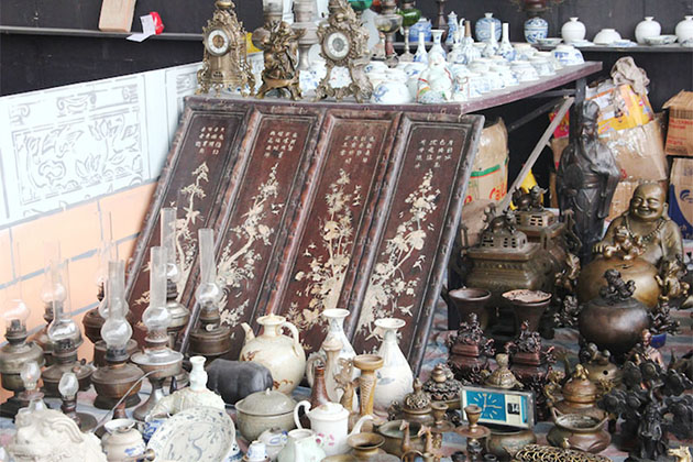 Antiquity Market in Hanoi Museum