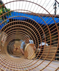 Artisan makes conical hat in chuong village