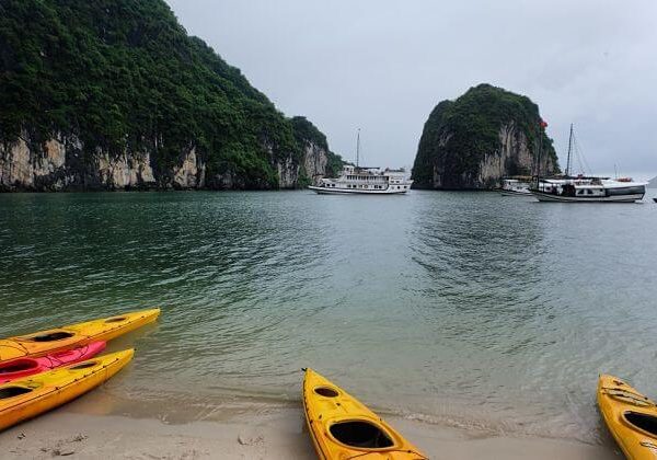 Bai Tu Long Island - Hanoi local tours