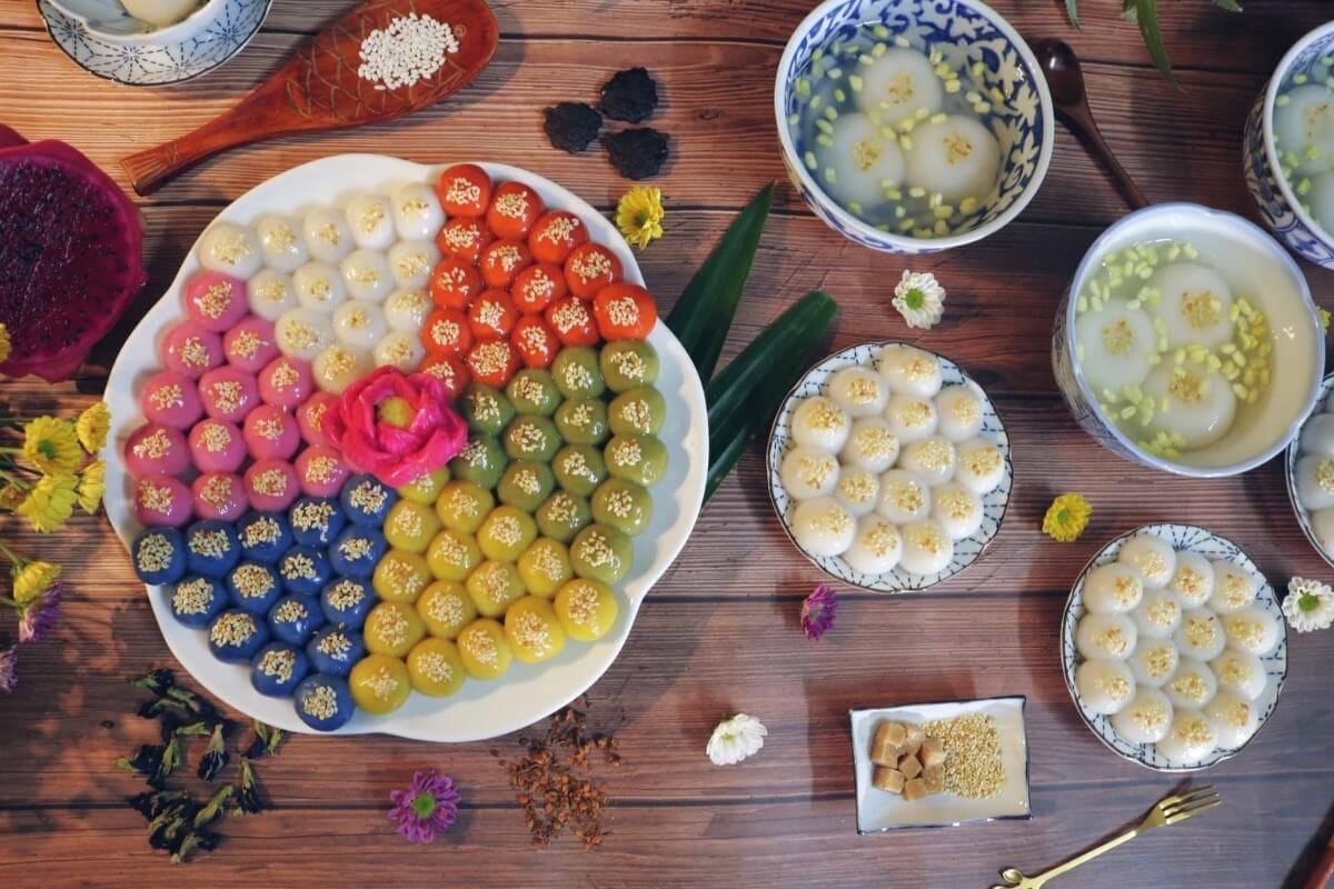 Bánh Trôi & Bánh Chay Floating Rice Balls - best desserts in vietnam