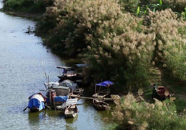 Beauty of Long Bien Bridge Hanoi tour