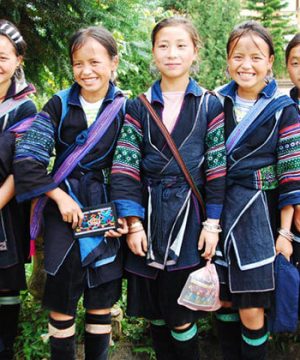 Black H'mong People - Hanoi Tour Packages