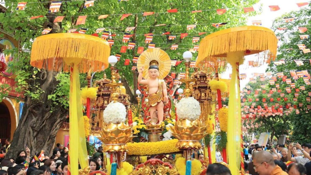 Buddha's sacred relics honored in Quan Su Pagoda in Hanoi