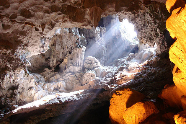 Buddhist Cave Ninh BInh - Hanoi Local Tour Packages