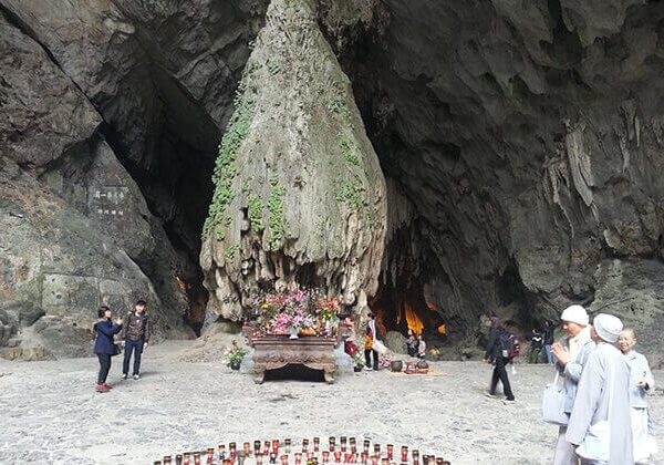 Cave at Huong Pagoda - Hanoi Local Tour Packages