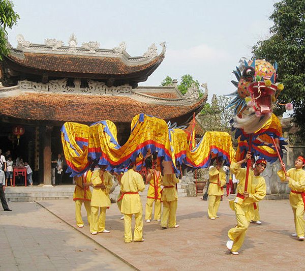Colorful Festival of Do Temple Tour