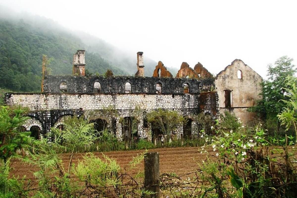 Discover the Old Ta Phin Monastery