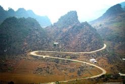 Pass to Dong Van Rocky Plateau