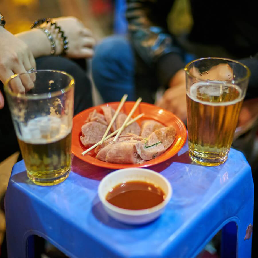 Drinking Bia Hoi Hanoi- Hanoi Craft Beer - Hanoi Vietnam Tours