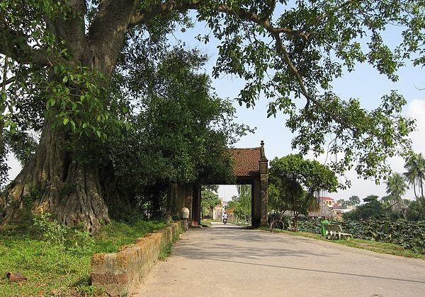 Duong Lam Ancient Village Hanoi tour package