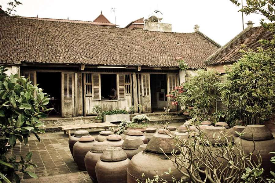 Duong Lam ancient village - Hanoi tour package