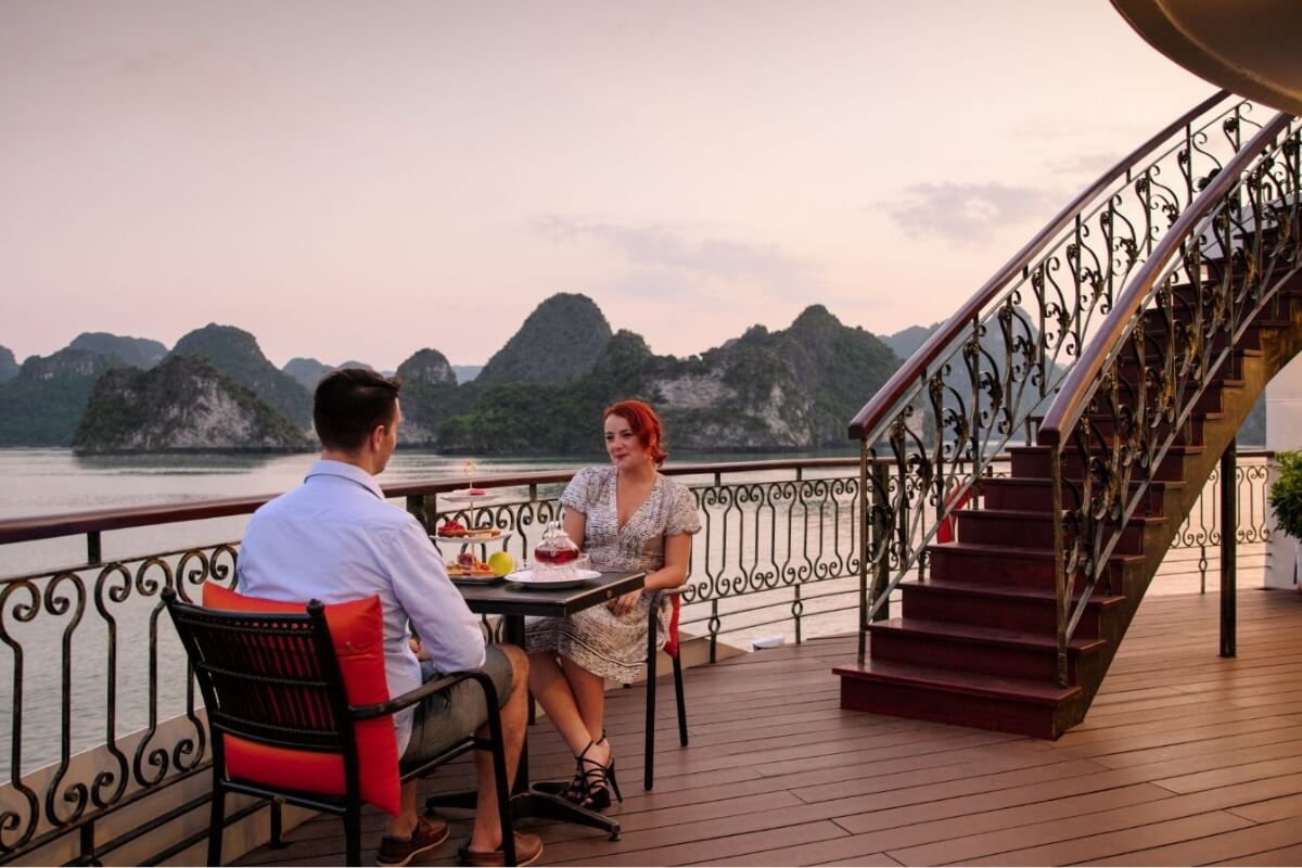 Elegant Dining Onboard Halong Bay - romantic things to do in halong bay vietnam