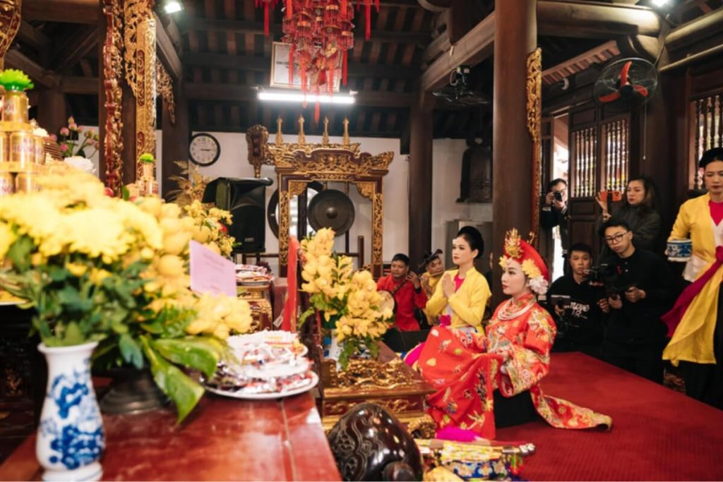 Enjoy Chau Van performance in Hanoi Cultural Walking Tour - A Journey Through Memory
