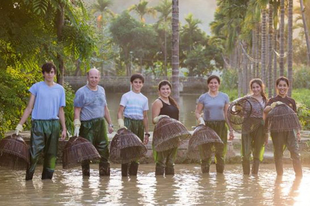 Explore Dong Ngac village - Hanoi day trips