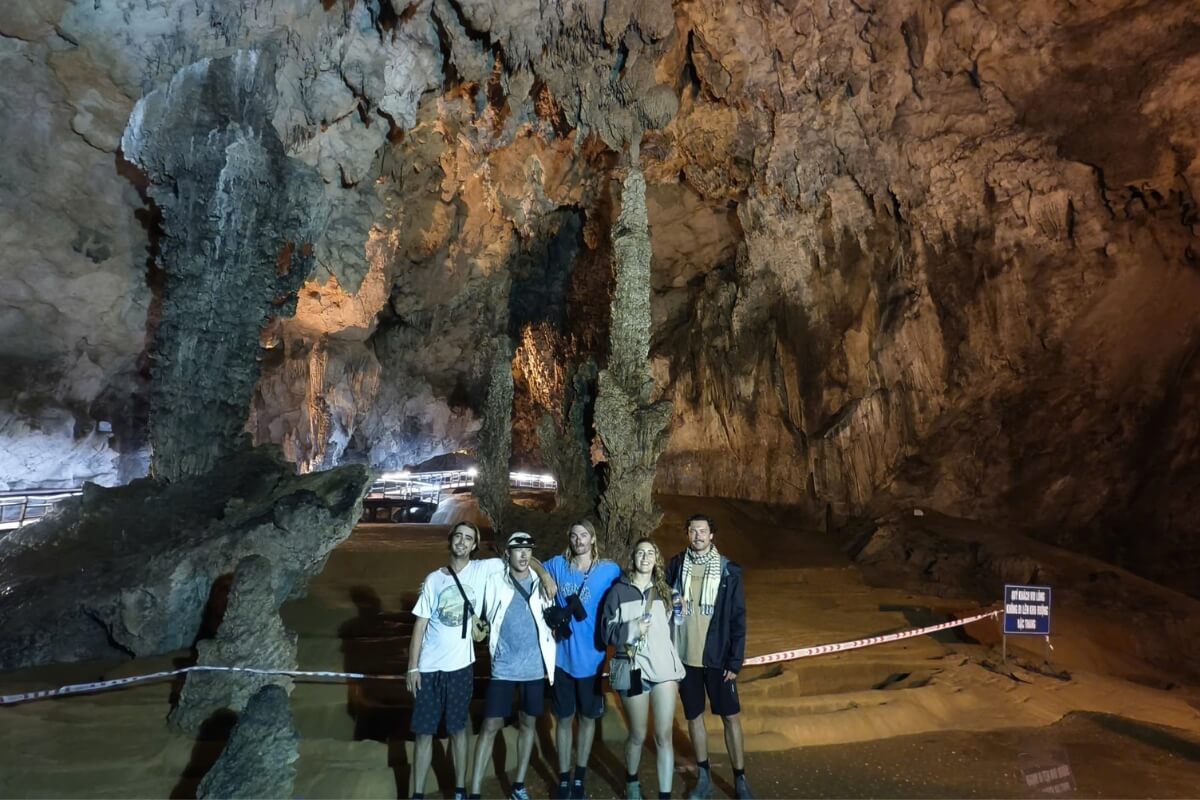 Explore Nguom Ngao Cave