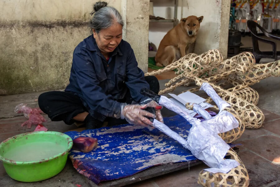 Explore Phuc Am Paper Craft village - hanoi local tour