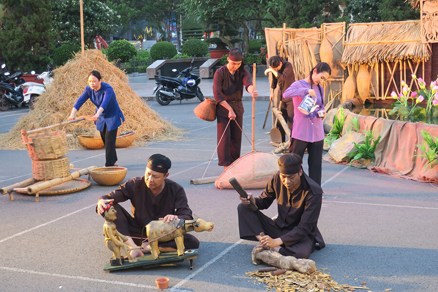 Explore the Surrounding Area Hanoi Show (1)