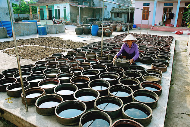 Fish Sauce Making Family Hanoi tours expert