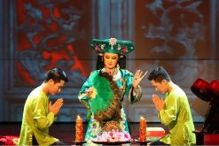 Four Palaces Show Tu Phu