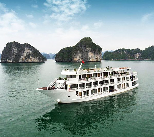 From Hanoi to Halong Bay Tour with Overnight Cruise