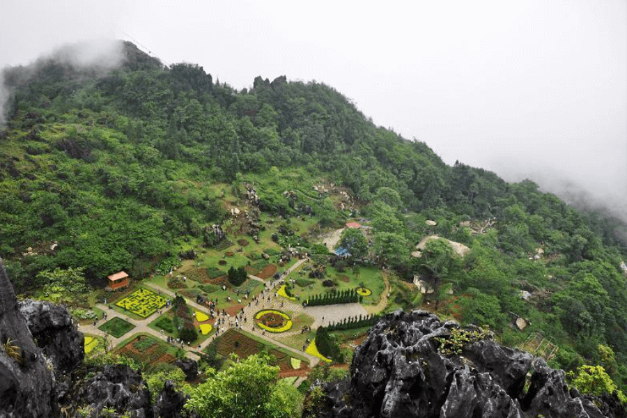 Ham Rong mountain in day trips from Hanoi to Sapa