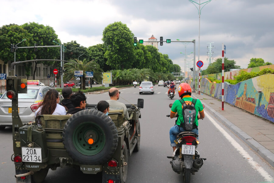 Hanoi jeep tours combine city & countryside
