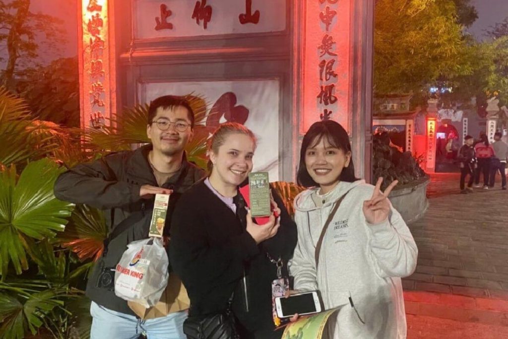 Hanoi shows suitable for children and families - Ngoc Son Temple Night Tour