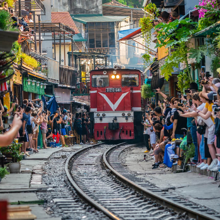 Hanoi train street - hanoi vietnam tours