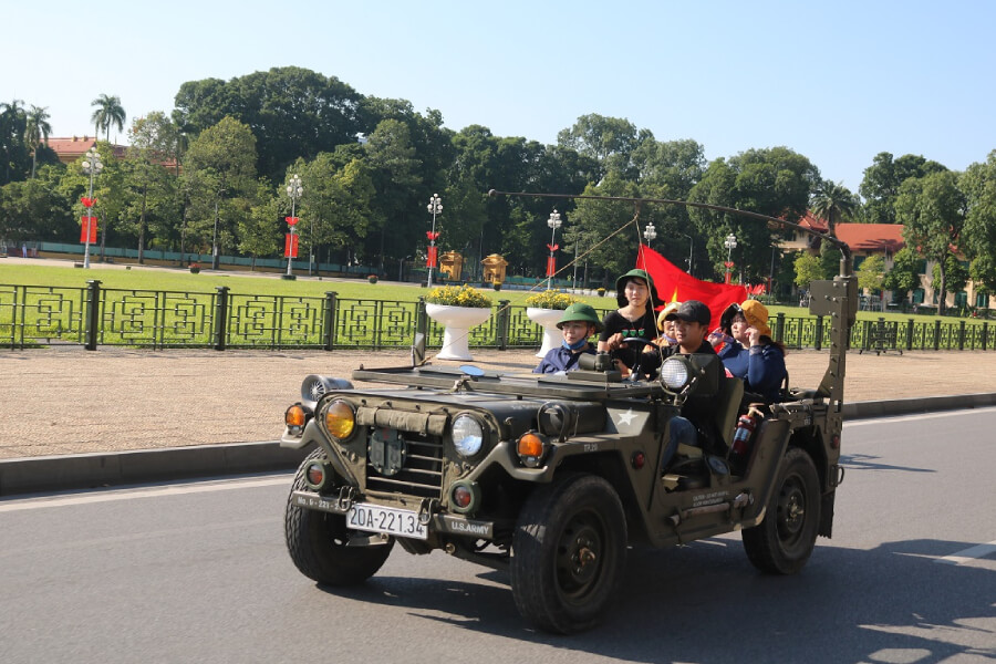 Ho Chi Minh Mausoleum - Hanoi Jeep Tours