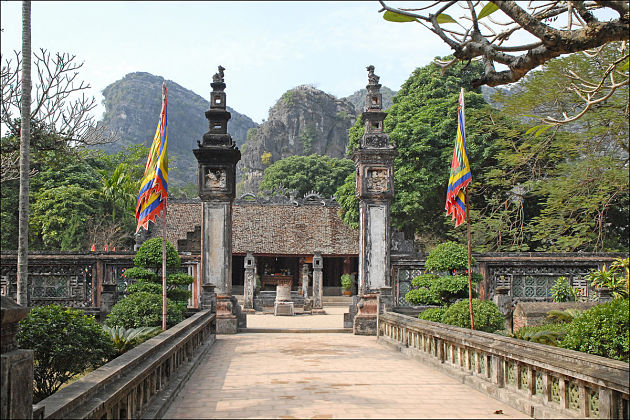 Hoa Lu capital in Hanoi Day Trips