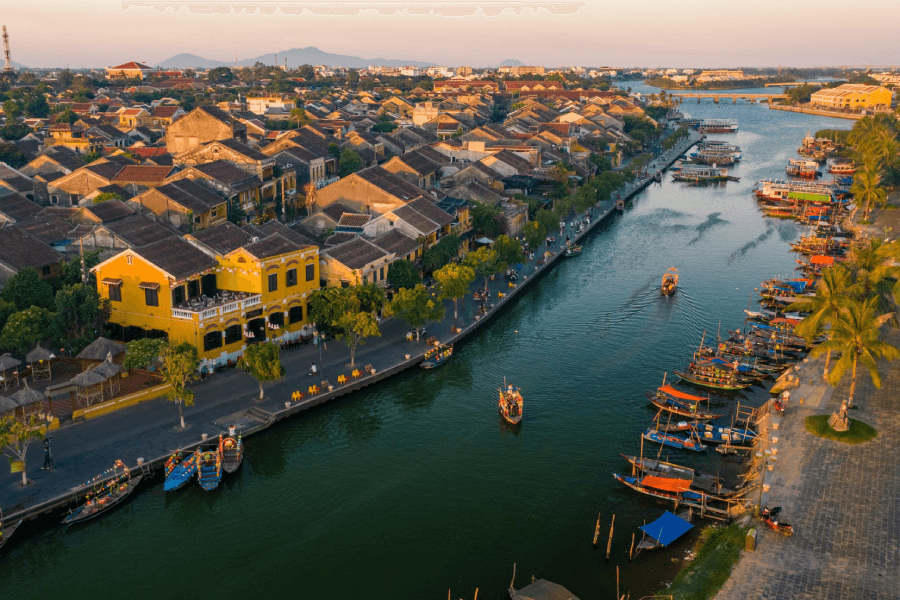 Hoi An ancient town that famous for foreigners in Hanoi Vietnam package deals