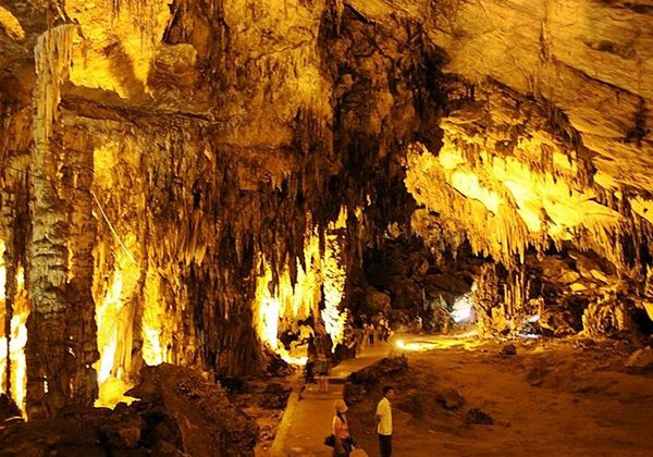 Hua Ma Cave - Hanoi local tours