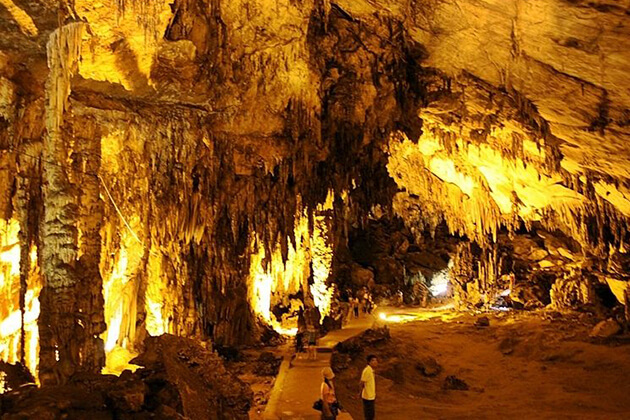 Hua Ma Cave - Hanoi local tours