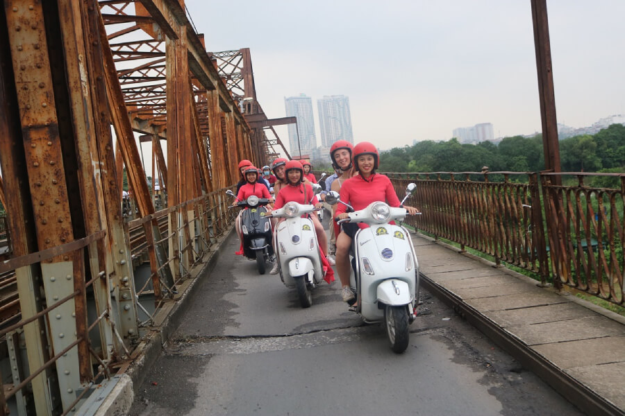 Long Bien Bridge - Hanoi jeep tours