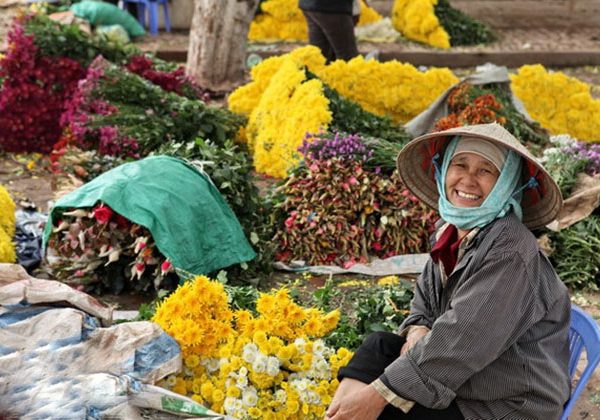 Long Bien Flower Market