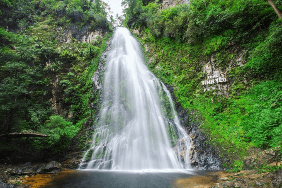 Love waterfall is the beginning of the journey of conquering Fansipan mountain peak in Sapa day tour from Hanoi-2