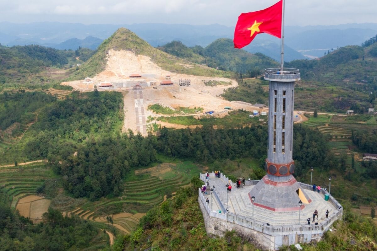 Lung Cu Flag Tower - Top Nearby Attractions to Explore Around Ma Pi Leng Pass