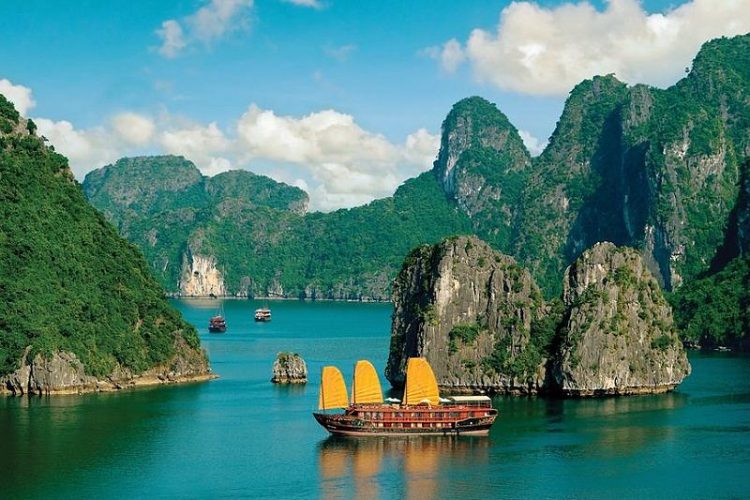 Halong Bay in 5-day tour itinerary