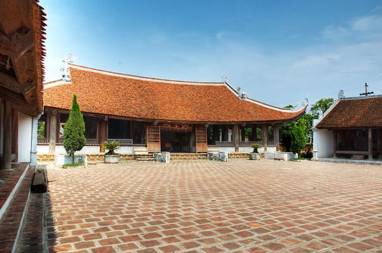 Mong Phu communal house