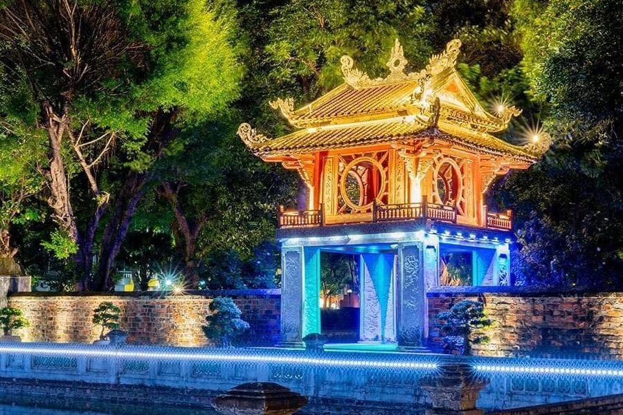 Night tour of Hanoi's Temple of Literature - Hanoi local tour