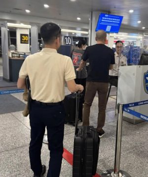 Noi Bai Airport Fast Track Service gives business passengers access to priority lanes