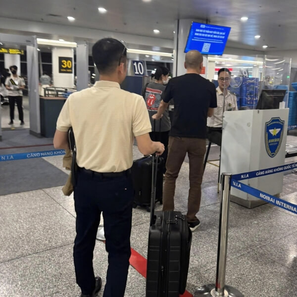 Noi Bai Airport Fast Track Service gives business passengers access to priority lanes