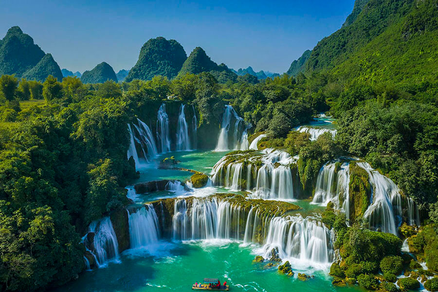 Northern Vietnam Tour - Cao Bang- Waterfalls and History
