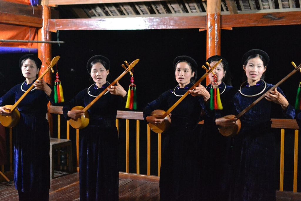 Nung ethnic group in Cao Bang - Hanoi Local Tour