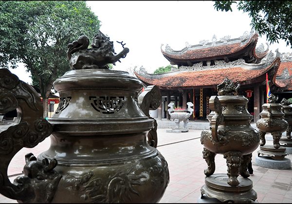 Old Do Temple Architecture Dinh Bang Bac Ninh day trips from Hanoi