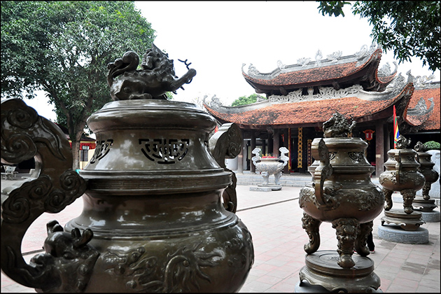 Old Do Temple Architecture Dinh Bang Bac Ninh day trips from Hanoi