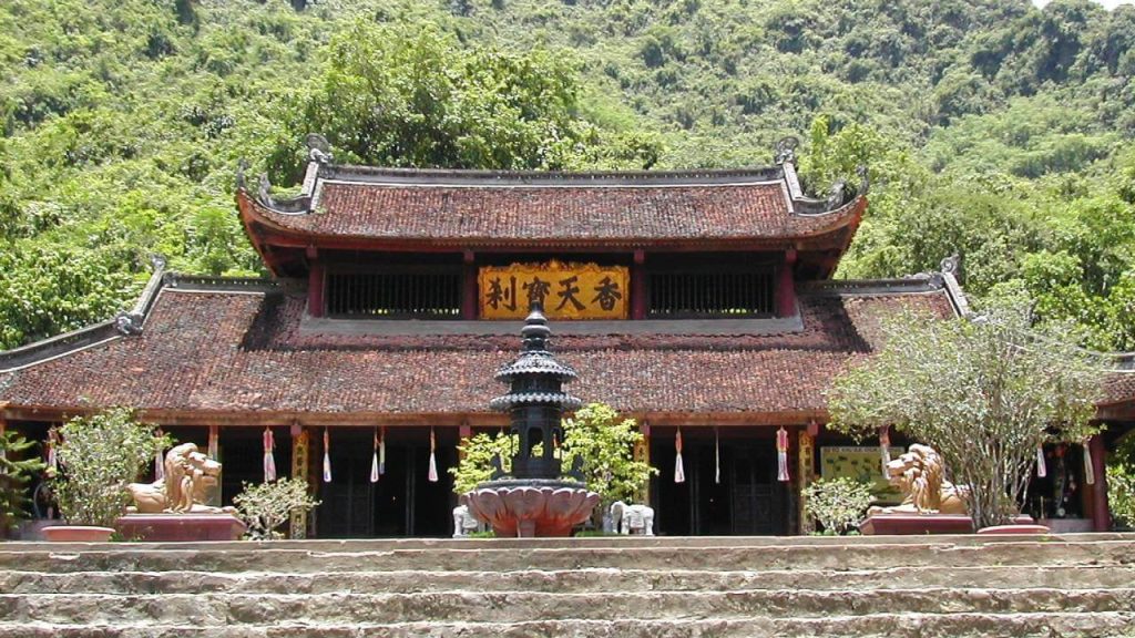 Perfume Pagoda - difference between temple and pagoda