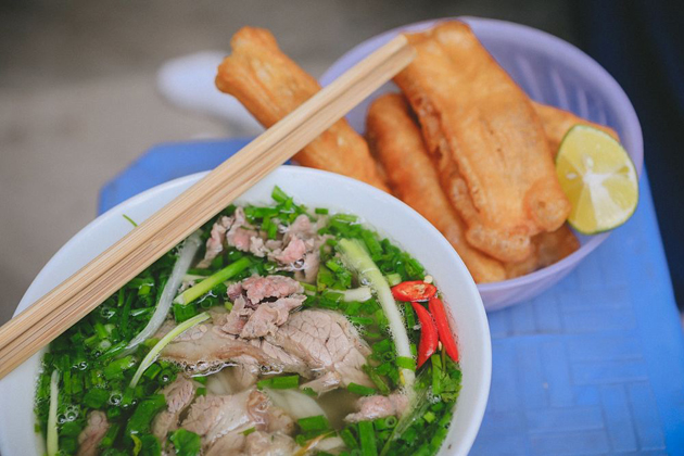 Pho Hanoi in the morning tours by Hanoi local tours