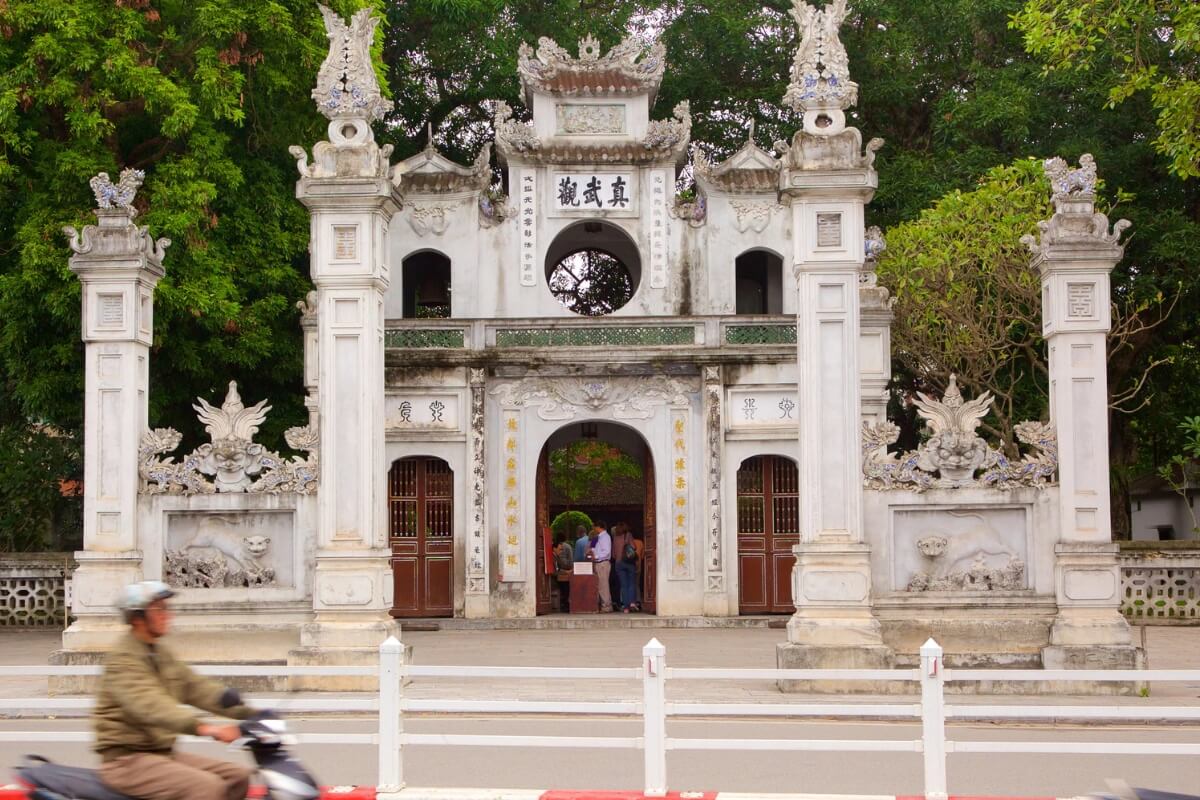 Quan Thanh Temple – The Spiritual Starting Point of This Hanoi Heritage Tour